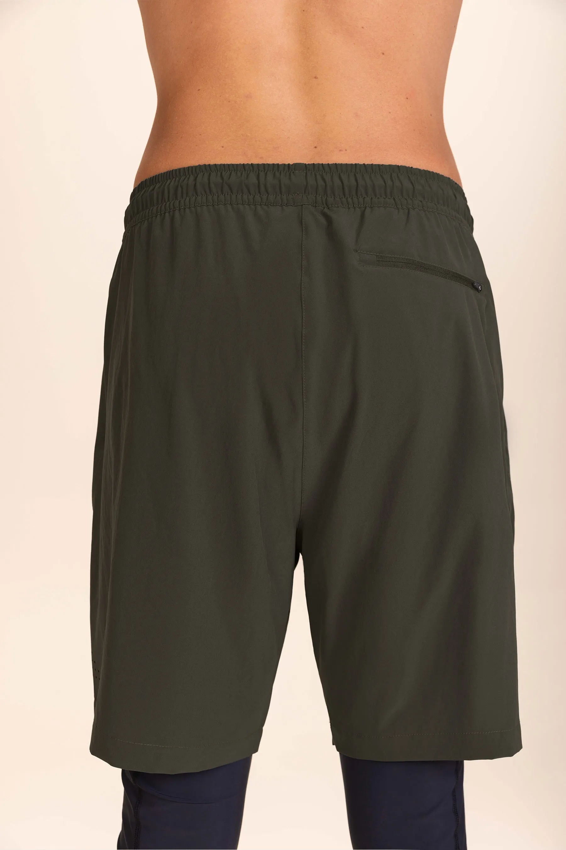 8" Move Air Men's Shorts